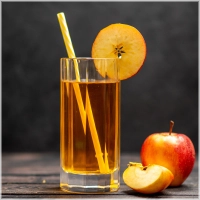 Onze verse appelsap wordt geperst van zorgvuldig geselecteerde appels. Friszoet van smaak, zacht in afdronk en 100% puur natuur precies zoals je 'm wil.