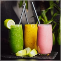 Deze groene smoothie zit boordevol power uit de schijf van vijf: bleekselderij, galia meloen, munt, gember, spinazie en een vleugje ananassap. Rijk aan vezels, vitamines en antioxidanten. Super goed &nbsp;voor je immuunsysteem en geeft je een natuurlijke detox. Voel je je niet fit? Deze smoothie is precies wat je nodig hebt: een natuurlijke boost voor je weerstand.