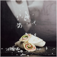 Carpaccio wrap standaard met rucola, parmezaanse kaas, pijnboompitten & huisgemaakte truffelmayonaise waar je voor terug komt.<br><br><i>Kun je niet kiezen? Bestel dan bij toppings extra pestomayonaise!</i>