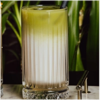 Groen sapje? Nee meid! <i>dit is main character energy</i>. <br>Kies je flavor: Vanille-aardbei-mango <br><i>jij kiest je mood</i><br>Standaard met echte melk. andere melk?<i> Ofc stay calm.</i>